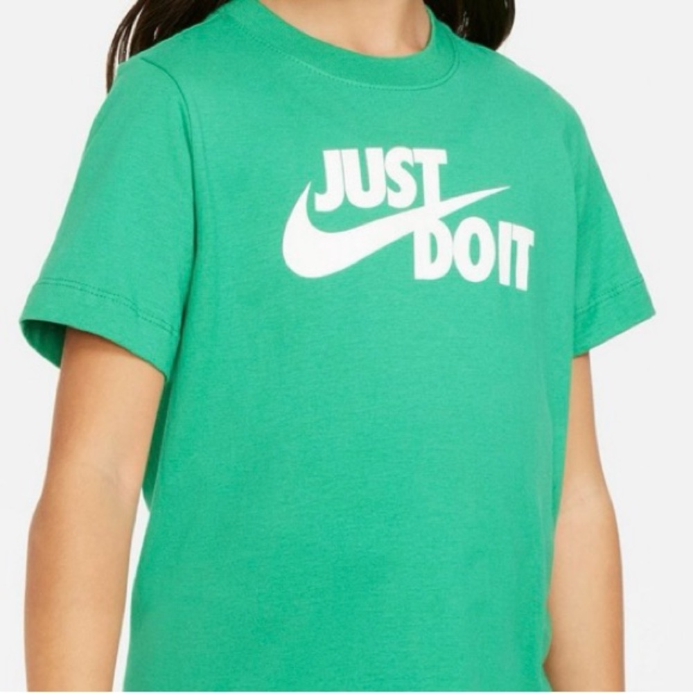 Boys Green Nike Just Do It T-shirt M